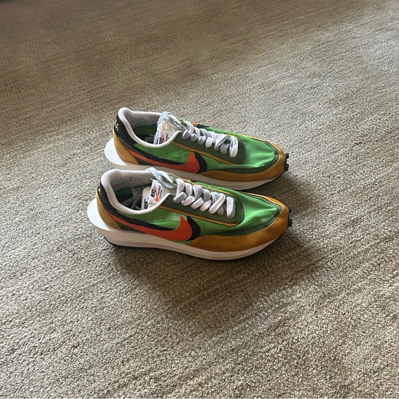 NIKE SACAI LD WAFFLE RUNNER GREEN/MULTI - Picture 1 of 15